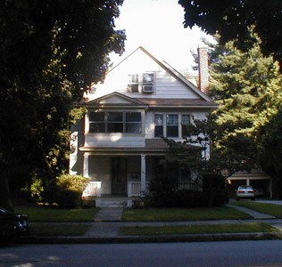 une vue de la maison de l'appartement de Jeremy