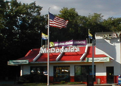 restaurant McDonal et sa banni�re �toil�e